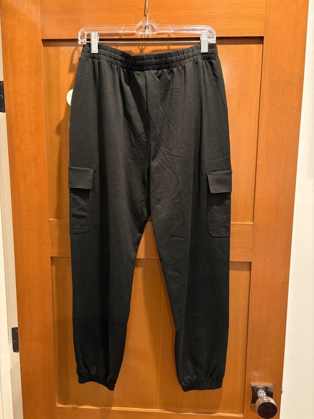 Vuori Boyfriend Cargo Jogger Pants in Black Heather NWT - Picture 2 of 6